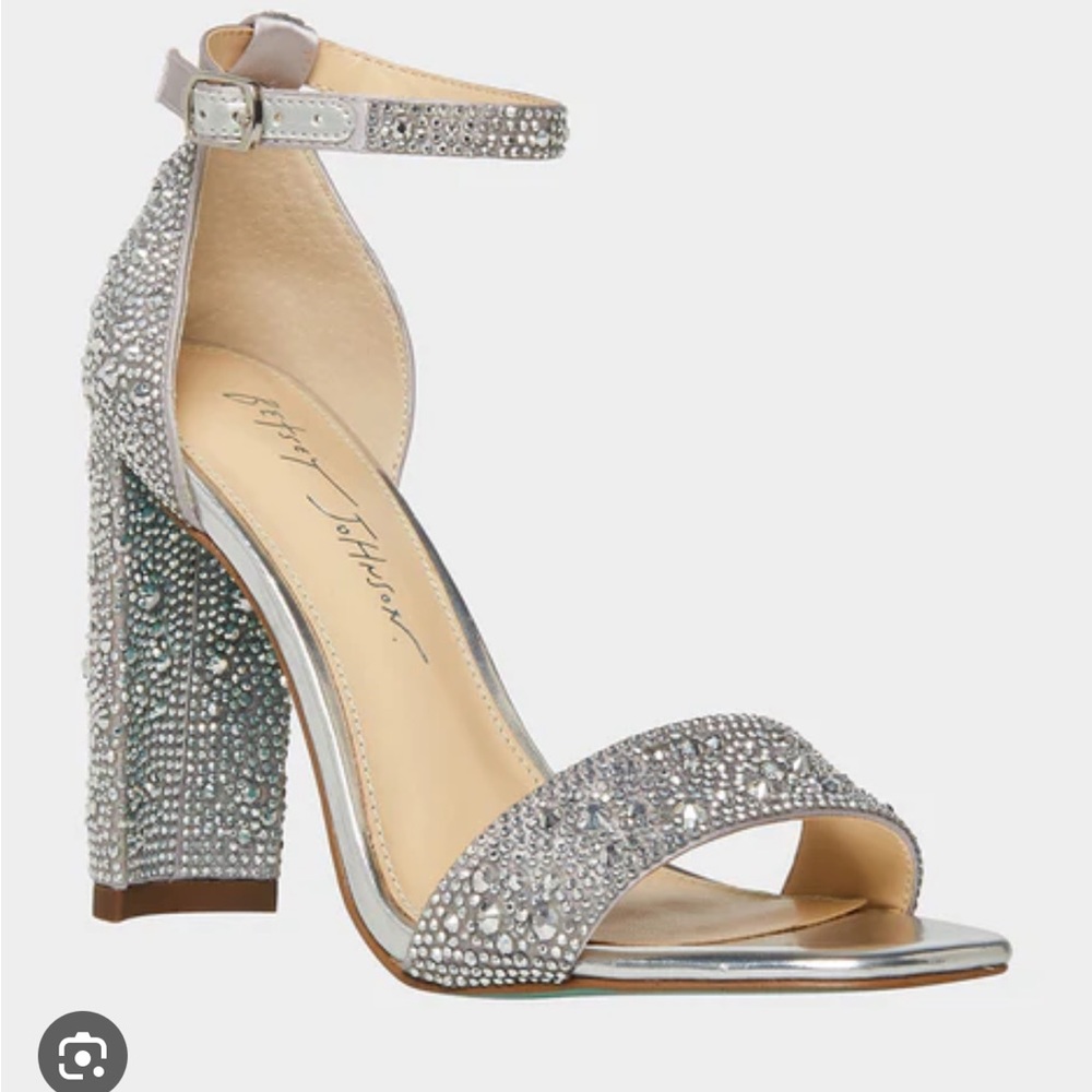 Betsey Johnson Rina block heels size 7.5 NIB